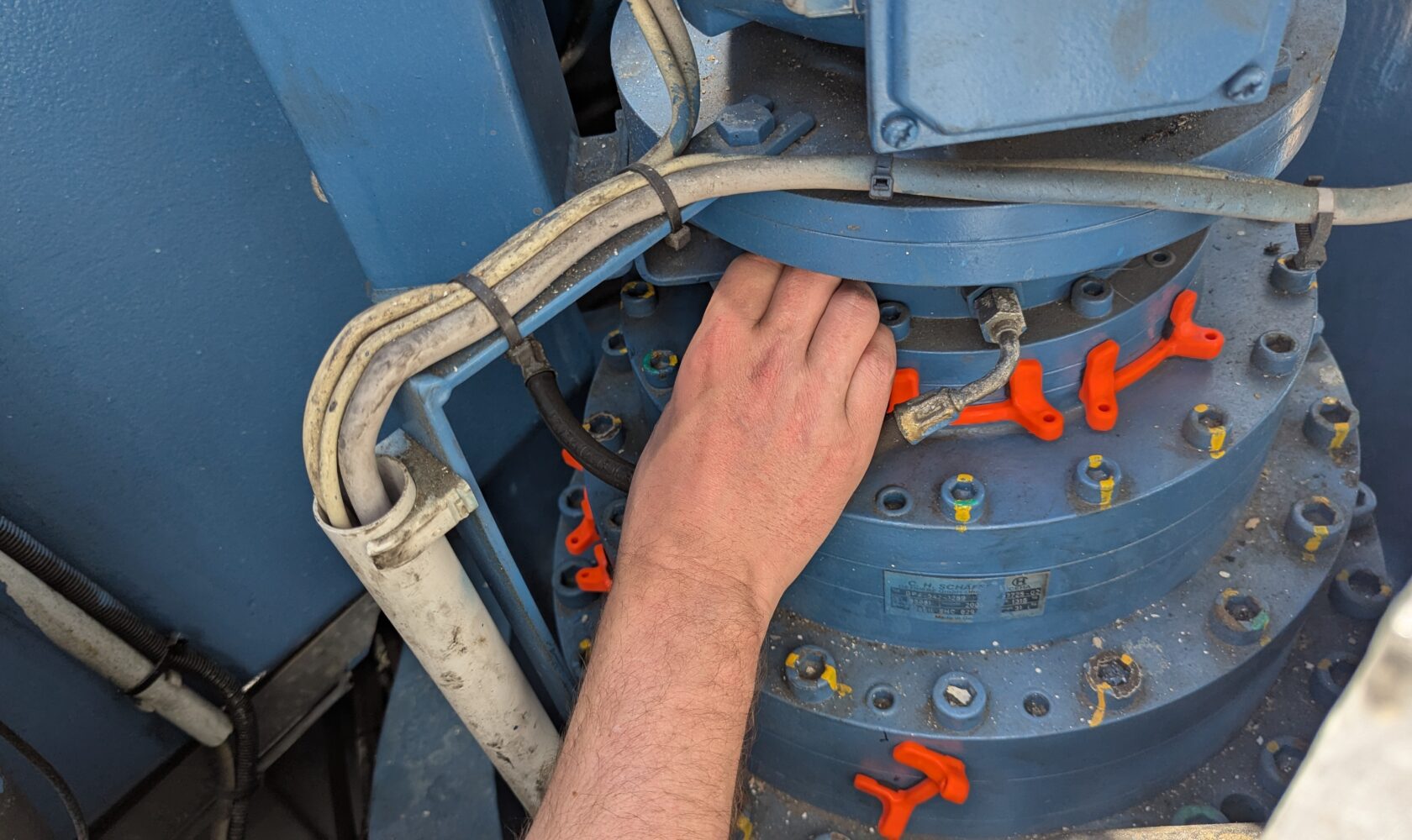 yaw drive fiber installation show how we can install retrofit on yaw drives